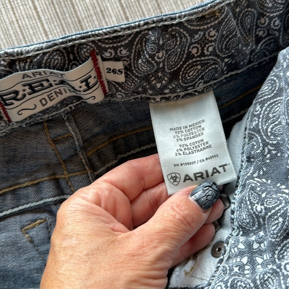 Ariat Real Denim stretch flare jeans, 26 inch waist 29 inch length - Picture 6 of 7